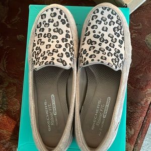 Skechers suede flats with leopard front